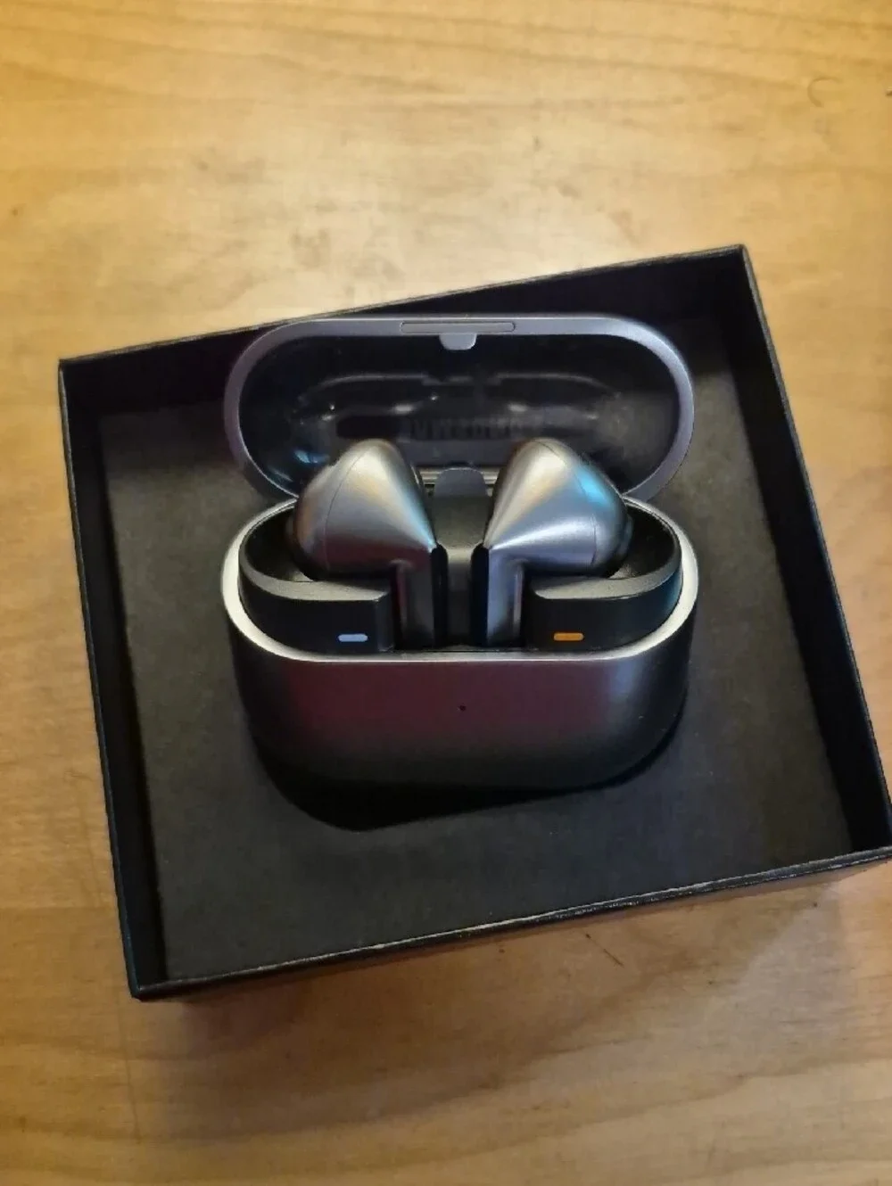Samsung Galaxy Buds3 Pro - Black Charging Case and Earbuds